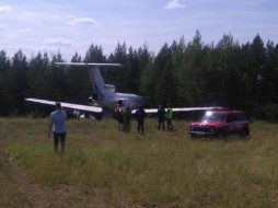 Самолет Як-40 в Якутии выехал за пределы ВПП