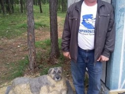 В Якутске установили памятник убитой собаке 