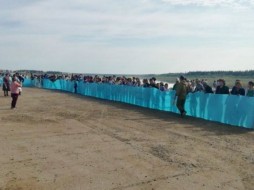 Фотофакт: жители села Крестях Сунтарского района вышли на акцию против гибели реки Вилюй