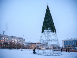 Главную новогоднюю елку Якутии украсят более 5 тысяч новогодних шаров и 36 тысяч лампочек