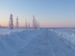 В Среднеколымском районе Якутии спасены два человека