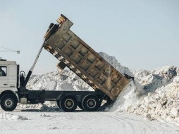 В Якутске за сутки вывезено 4368 кубометров снега