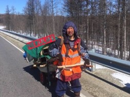 Пешком из Якутска в Москву. Путешественник хочет дойти до столицы ВИДЕО