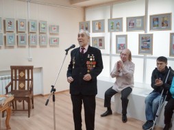 В Якутске в галерее "Симэх" открылась выставка открыток «Эхо Победы» 