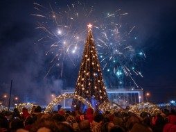 В Якутии зажгли самую первую новогоднюю ёлку страны