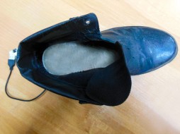 Сотрудники следственного изолятора Якутска обнаружили сотовый телефон в подошве ботинка  