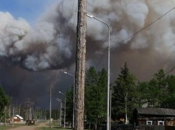 Из-за лесного пожара в якутском селе Тюбяй введен режим ЧС