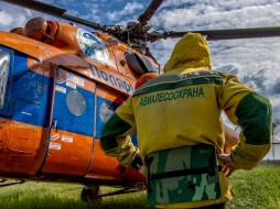 Авиалесоохрана перебрасывает парашютистов-десантников для тушения пожаров в юго-восточной Якутии