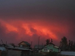 Пожары угрожают 12 населенным пунктам Якутии - власти