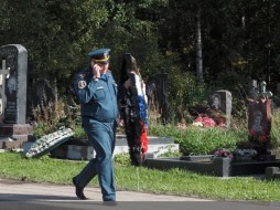 Погибшего главу МЧС России Зиничева похоронили в Петербурге