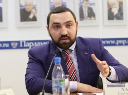 Депутат Хамзаев предложил запретить обратный въезд в Россию всем, кто уехал
