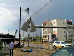 В Усть-Алданском улусе шквальный ветер повредил линии электропередачи 
