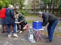 В ЛНР признали состоявшимся референдум о вхождении в состав России