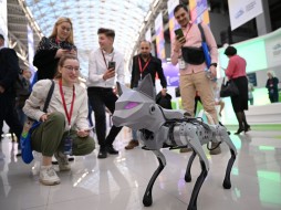 Сбербанк представил робота-кота на II Конгрессе молодых ученых 