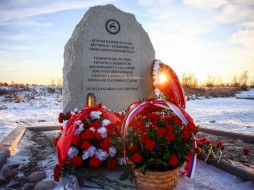 Мемориальный камень «Воинам-якутянам» открыт в Интернациональной аллее в Ленинградской области