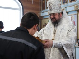 Архиепископ Якутский и Ленский Роман совершил  Божественную Литургию в колонии №1 