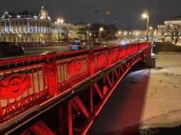 Дворцовый мост в Петербурге подсветят красным в честь китайского Нового года