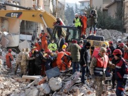 В Турции женщину спасли из-под завалов спустя 204 часа после землетрясений