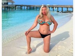 Анна Семенович снялась в купальнике и вызвала бурю негодования среди подписчиков