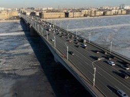 В Петербурге в ночь на 10 марта произведут техразводку моста Александра Невского