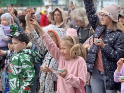 Компания «Колмар» поздравила юных нерюнгринцев с Днем защиты детей  