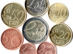 Курс евро поднялся выше 90 рублей впервые с апреля