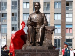 В Петербурге открыли памятник первому президенту Вьетнама Хо Ши Мину