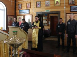 В Якутске священник исповедал осуждённых в колониях и СИЗО 