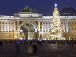 На Дворцовой площади Петербурга можно отправить открытку через Новогоднюю почту