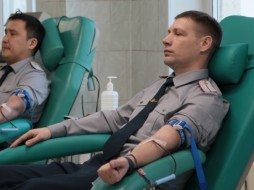 Сотрудники отдела по конвоированию в Якутске приняли участие в добровольческой акции по сдаче крови