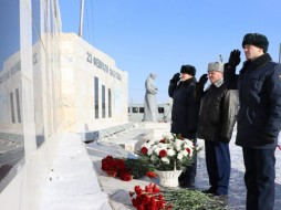В Якутске отметили 81-летие гибели воинов-якутян при форсировании озера Ильмень 