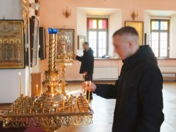 Священник провел для осужденных экскурсию по храмам Якутска
