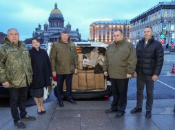 Депутаты Заксобрания Петербурга отправили гуманитарную помощь в зону СВО