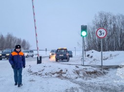 Через реку Лену в Якутии официально открыта первая ледовая переправа