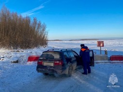 Вторую ледовую переправу открыли в Жиганском районе Якутии