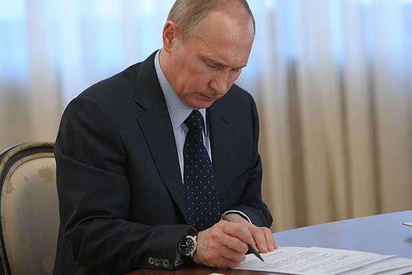 Путин подписал закон о федеральном бюджете на три года‍
