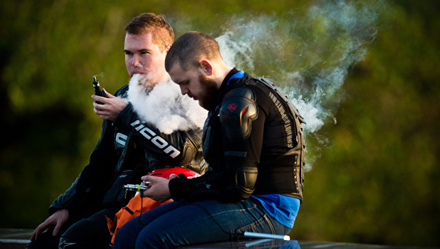 Минздрав России предлагает ограничить курение электронных сигарет 