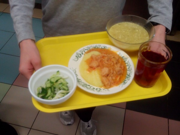 В Якутии в нескольких школах учащиеся не получали горячего питания по субботам