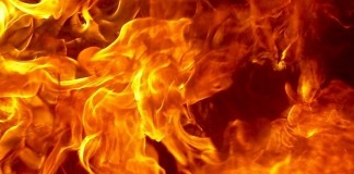 В Якутске поступило сообщение о пожаре в гаражах 
