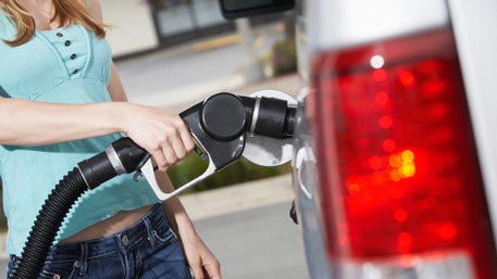 Стало известно, насколько в 2017 году вырастет цена на бензин‍