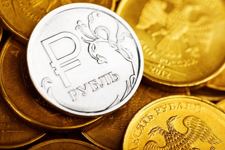 Российский рубль вошел в тройку лучших валют с начала этого года‍