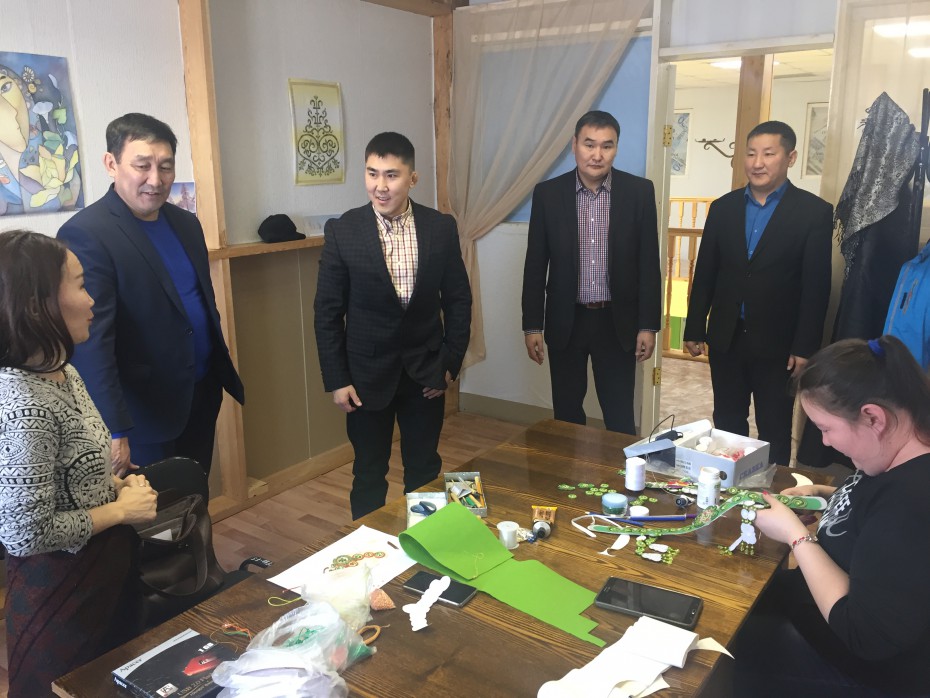 Министр инвестразвития Якутии встретился с резидентами Намского бизнес-инкубатора