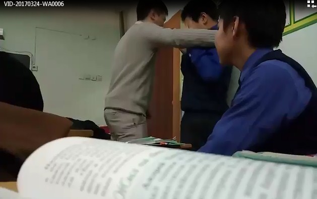 В школе Якутска подросток вступил в перепалку с учителем (+видео)