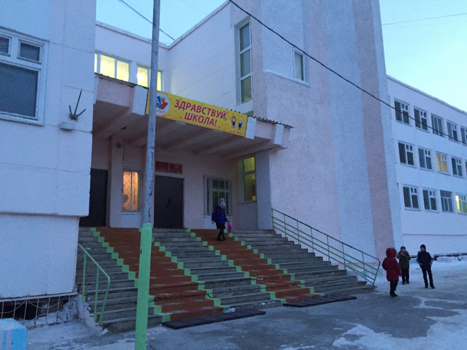 В Якутске учеников класса, в котором мальчик сломал позвоночник, заставили написать объяснительные 