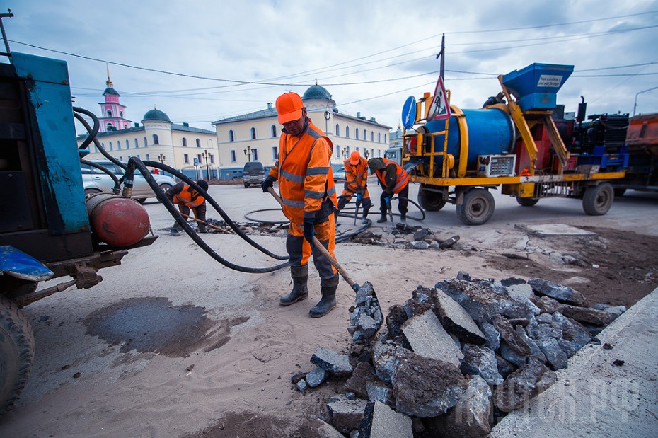 В Якутске начались работы по ямочному ремонту улично-дорожной сети 