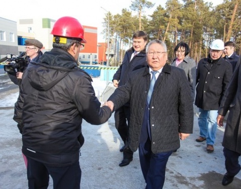 Глава Якутии Егор Борисов и президент «АЛРОСА» осмотрели строящееся здание детского реабилитационного центра