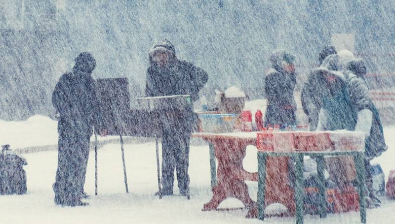 В Якутии на проводах зимы в городе Мирный началась метель