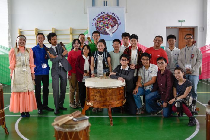 Школьники и преподаватели из Таиланда, Шри-Ланки и Сингапура посетили в Якутске школу №9 им. М.И. Кершенгольца