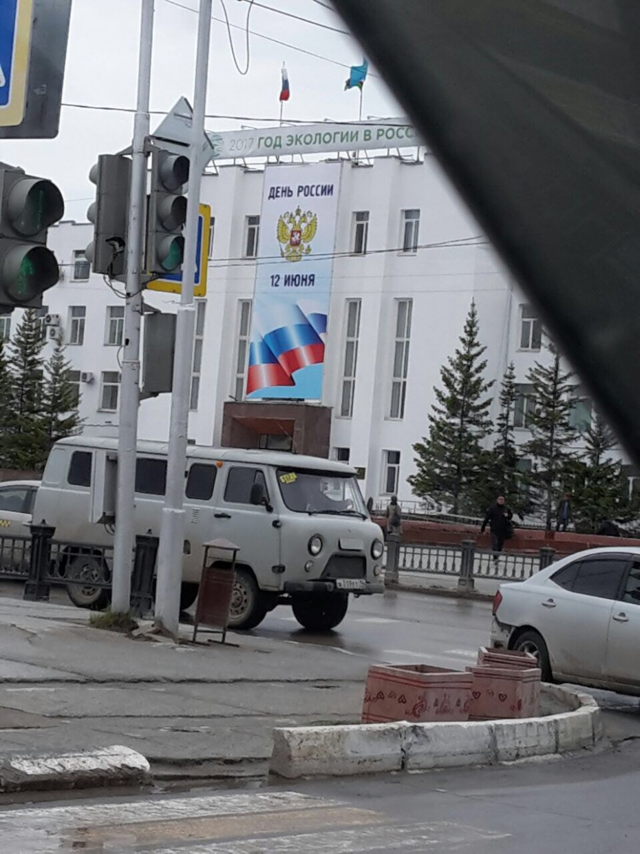 Баннер "наоборот" на ДП-2 перевесили 