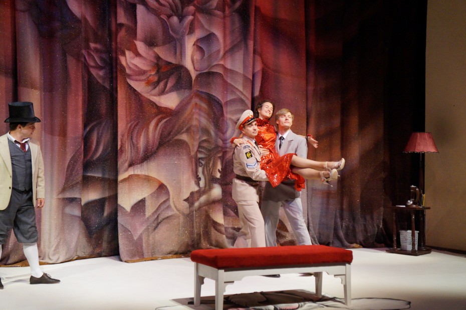«Красотка и семья» завершила сезон в Русском театре